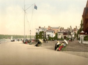 プロムナード、カウズ、IOW、パブ。 c.1890-1900（クロモリソグラフ） 作： English Photographer